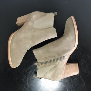 Steve Madden Repell Taupe Sued Boots size 9